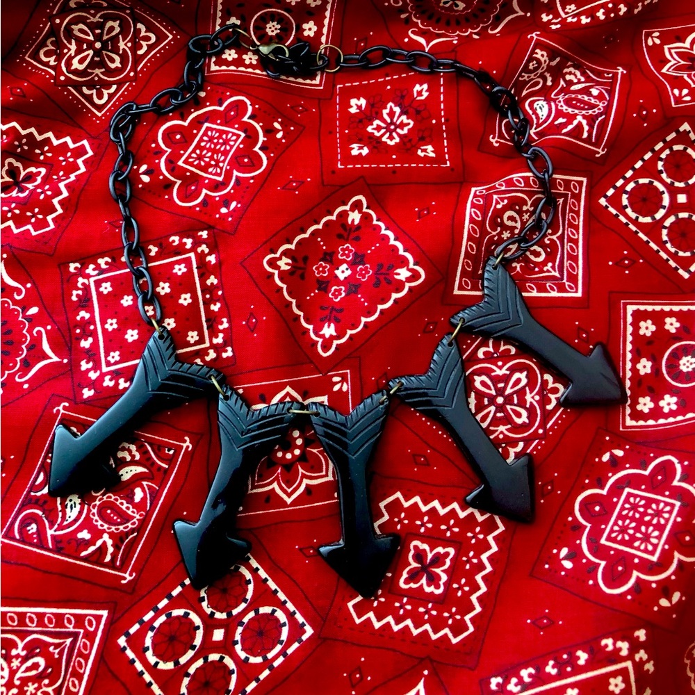 Luxulite Black Arrow Necklace Fakelite, Vintaj Style